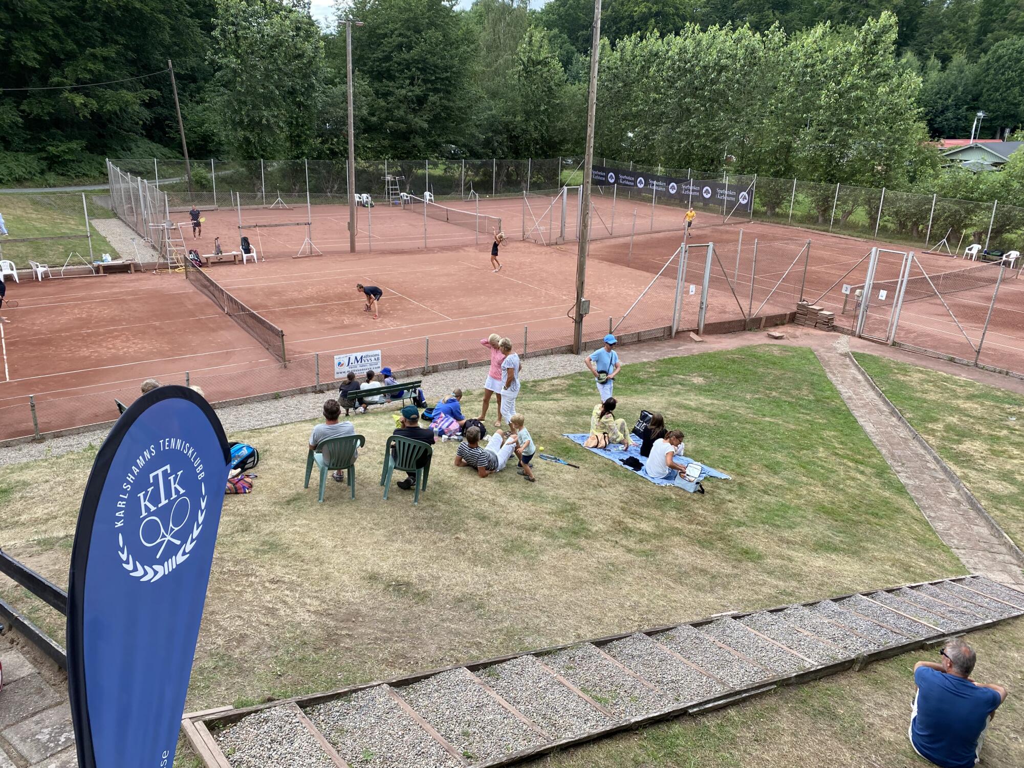 Tennisskola för barn och vuxna i sommar